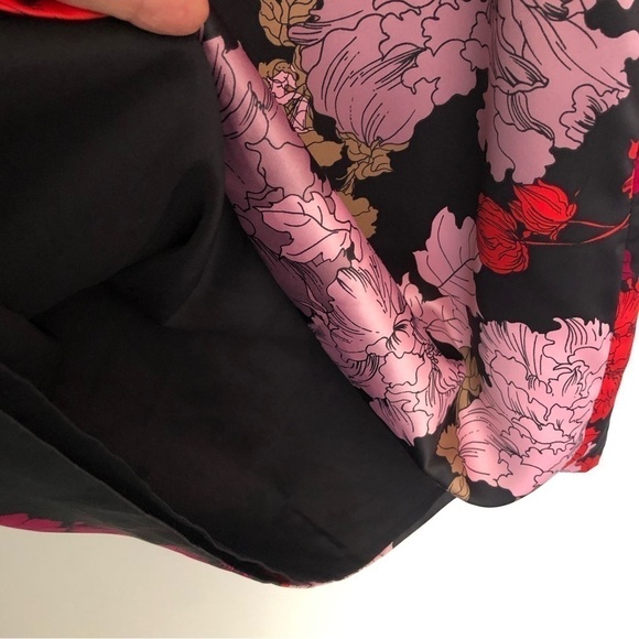 1. State Floral Long Sleeve Shift - Picture 8 of 11